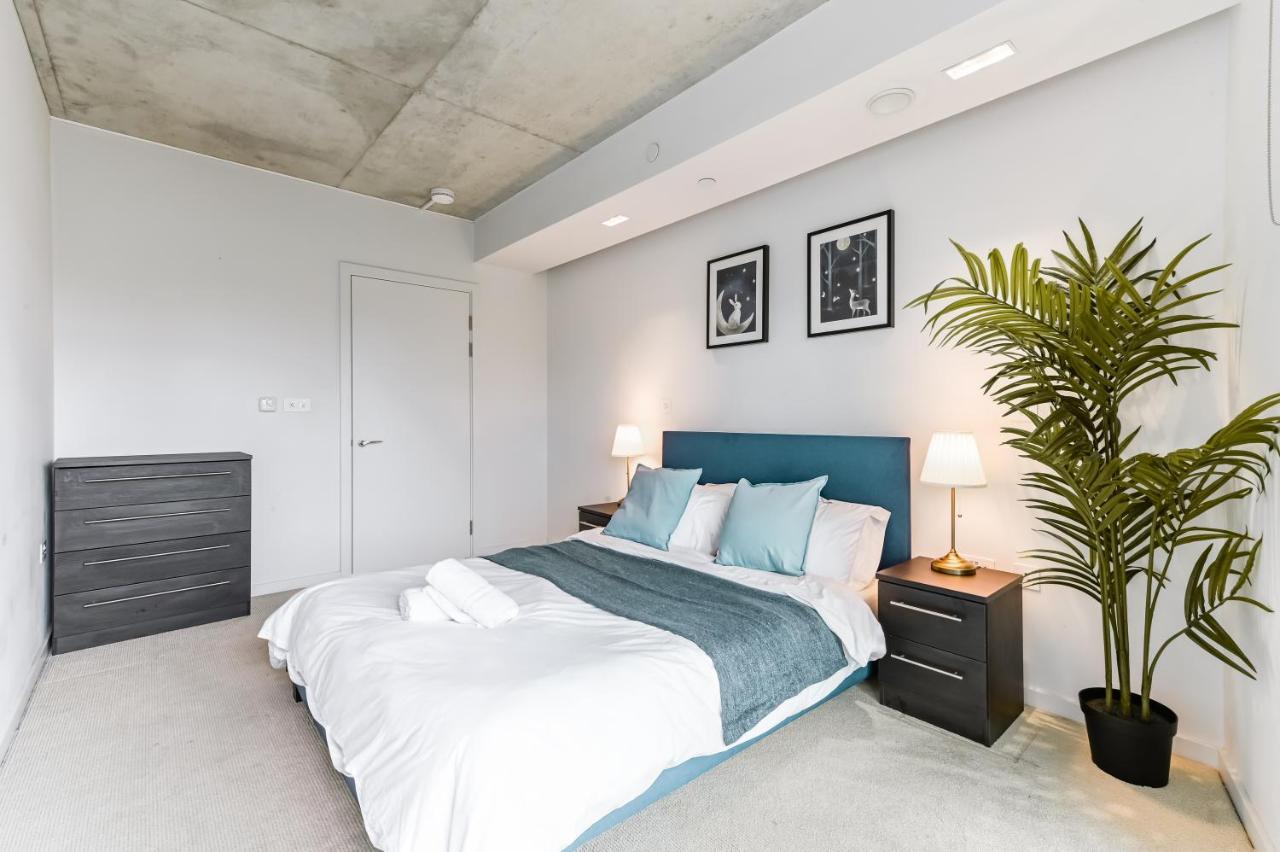 Khayat Homes - The Curve - One Bed London Exterior photo