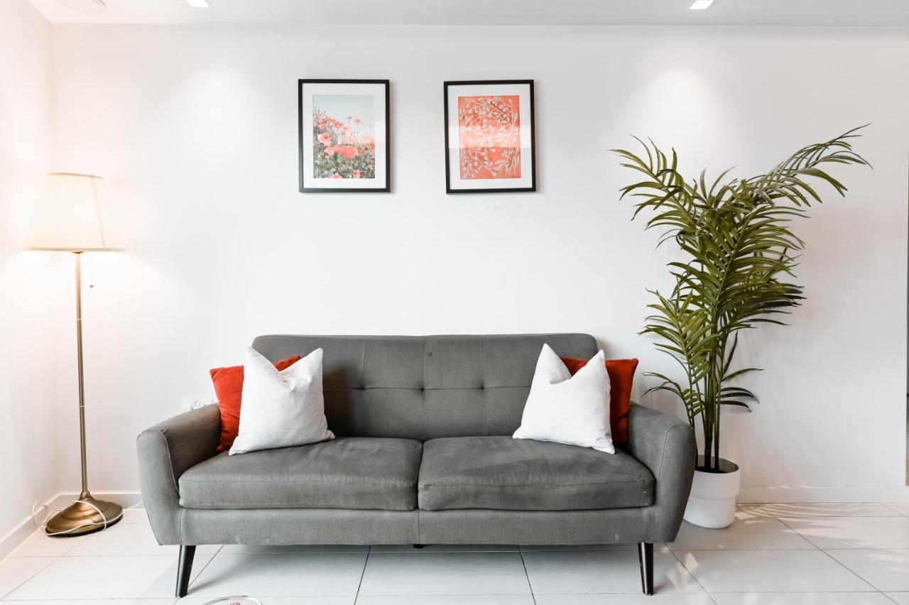 Khayat Homes - The Curve - One Bed London Exterior photo